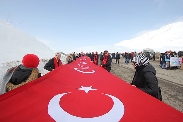 Bayburt, Kop Şehitleri'ne yürüdü