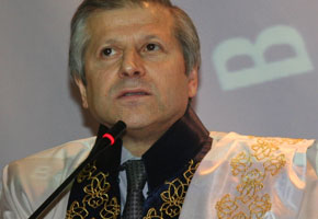 2008 yılında 2'inci sıradan atandığı Bayburt Üniversitesi'ne kısa sürede ivme kazandıran Prof. Dr. Murat Mollamahmutoğlu'nun, kariyeri de dikkat çekiyor...