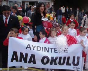 En heyecanlılar ana okul öğrencileriydi...