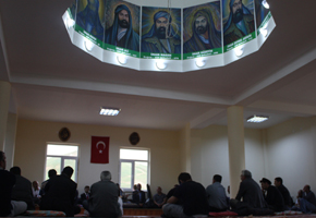 Günümüz idare anlayışının halk değerlerini, aidiyetlerini ve inançlarını bir tehdit unsuru olarak görmediğini ifade eden Vali Al, ''İnsanı esas alan, sistemin merkezine koyan, onları kucaklayan, ötekileştirmeyen bir uygar dünyada yaşıyoruz'' dedi