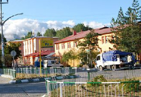 2012 ADNKS sonuçlarına göre nüfusu 2 bin 182 kişi olarak belirlenen Konursu, 2011 yılındaki nüfus sayımının esas alındığı yeni Belediyeler Kanunu’na göre 2011'de bin 497 kişilik nüfusa sahip olduğu için şanssız bir şekilde kapanan belde belediyelerinden biri olarak umudunu yargıya taşıdı...