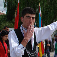 Bir derneğe ait ekibin gösterisinden bu fotoğraf mı çıkmalı?