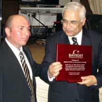 Gecede plaketler verildi