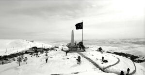 "Bir Sandığım Vardır Sırmadan Telden"