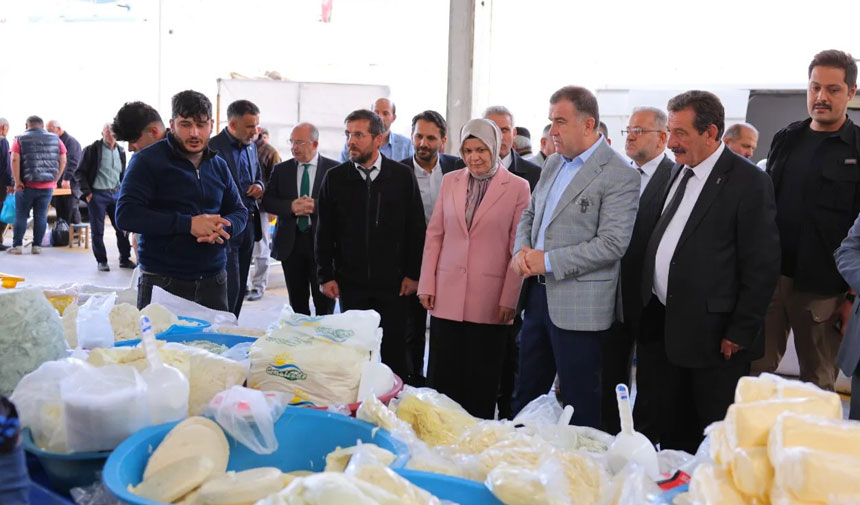 Pazar Yeri Dualarla Acildi Ahmedi Zencani Turbesi Ziyaret Edildi 1