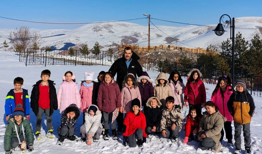 Ilkokul Ogrencilerinin Bayburt Sehitligi Ziyareti1