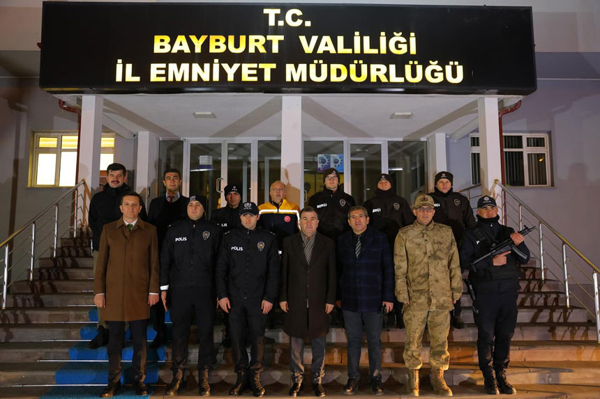 Bayburt Valisi Mustafa Eldivandan Yilbasi Aksami Ziyaretleri1