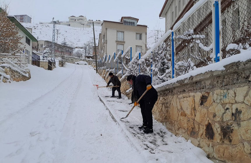 Bayburt Belediyesinin Geceden Baslayan Kar Mesaisi Devam Ediyor1