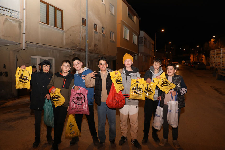 Bayburt Belediyesi De Onbesi Gelenegini Unutmadi4