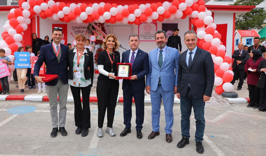 Cocuklar Gulsun Diye Bir Okul Da Bayburtta Acildi5