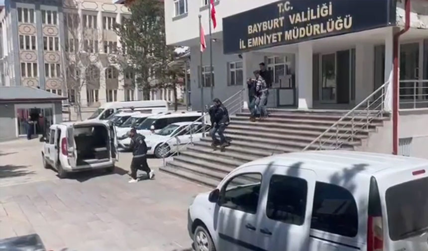 Bayburtta 4 Duzensiz Gocmen Yakalandi1