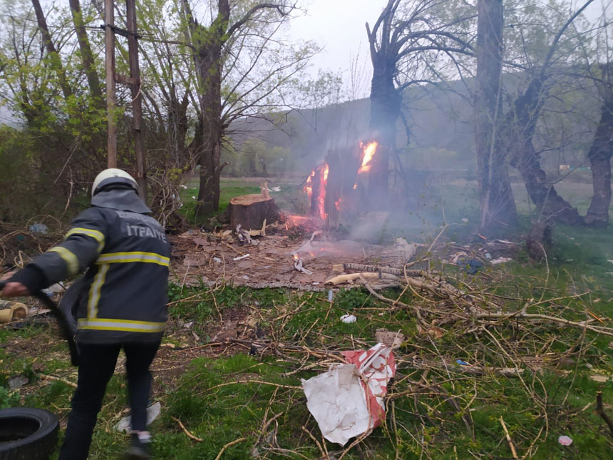 Bayburtta Dusen Yildirim Agaci Ikiye Boldu1