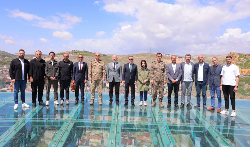 Vali Mustafa Eldivan Bayburt Basini Ile Bulustu