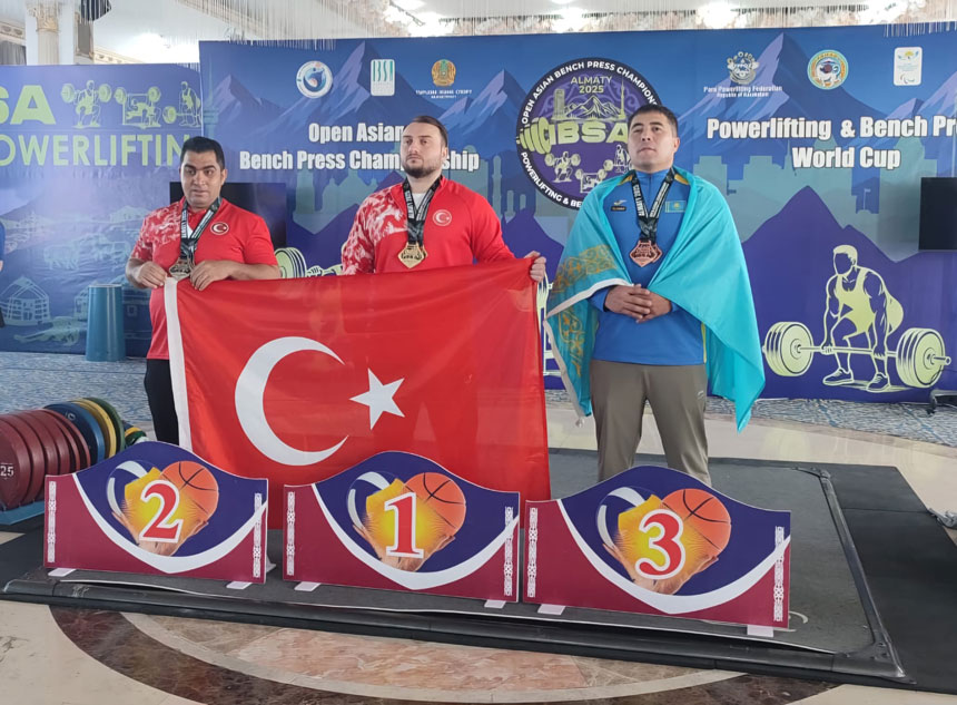 Ay Yildizli Bayrak Muhammet Simsek Ile Zirvede 3 Altin Madalya Gururu1