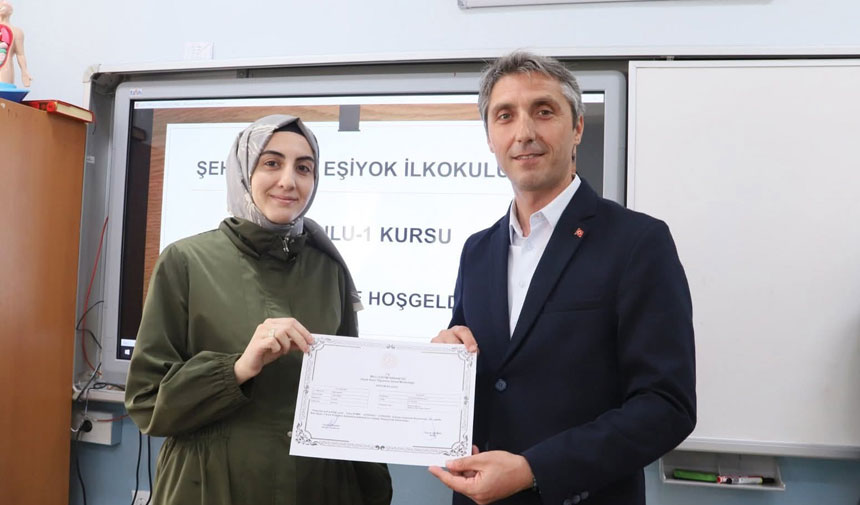 Bayburtta Aile Okulunda 140 Veli Mezun Oldu1
