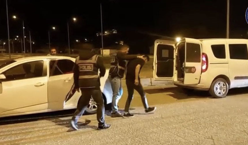 Bayburtta 5 Duzensiz Gocmen Yakalandi 2 Supheli Gozaltina Alindi2