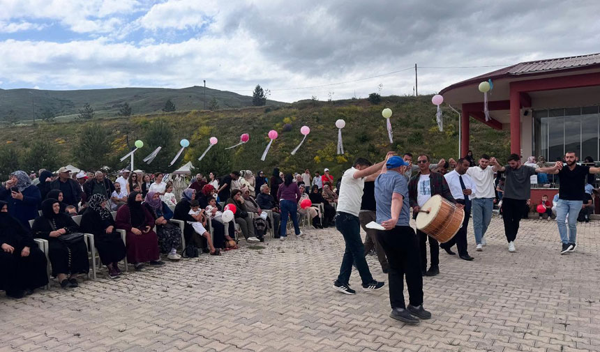 Kusburnu Cicegi Festivali Demirozunu Senlendirdi2