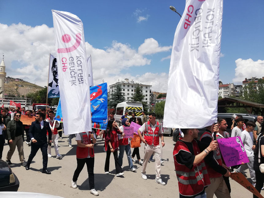 Chpnin Bayburt Mitingi Genclerden Kortej Yuruyusu1