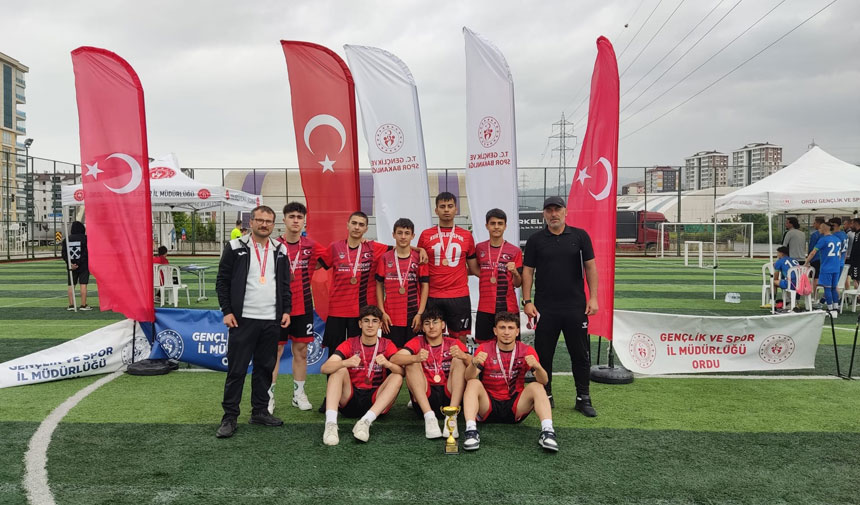 Bayburt Karma Sokak Futbolunda Gururlandirdi 20 Takim Arasinda Ucunculuk2