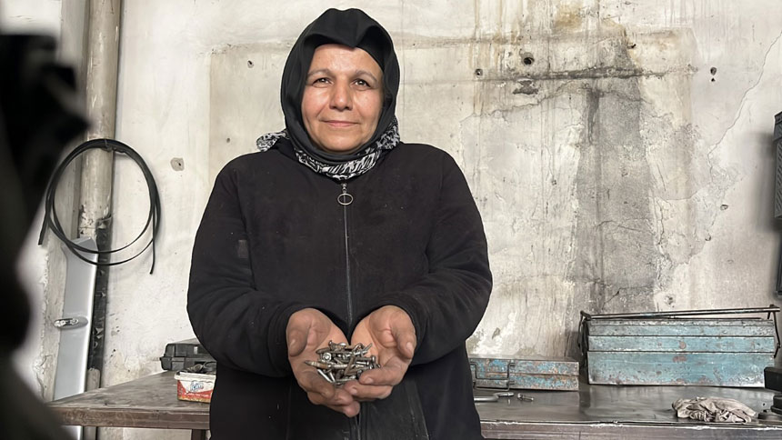 Bayburt Sanayisinin Tek Kadin Ciragi 25 Yildir Esine Destek Oluyor2