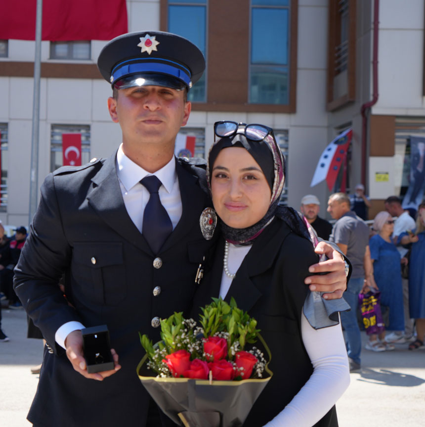 Bayburt Pomem 202 Mezun Verdi Toren Evlilik Teklifleri Ile Renklendi3