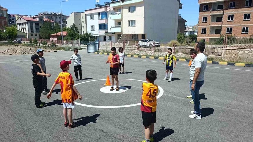Bayburtta Yaz Okulu Coskusu Robotik Ve Futbol Kurslarina Yogun Ilgi1