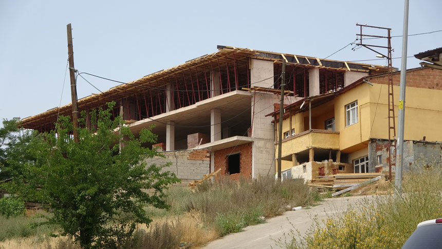 Bayburt Kalesinin Onune Yapilan Bina Tepki Cekiyor1