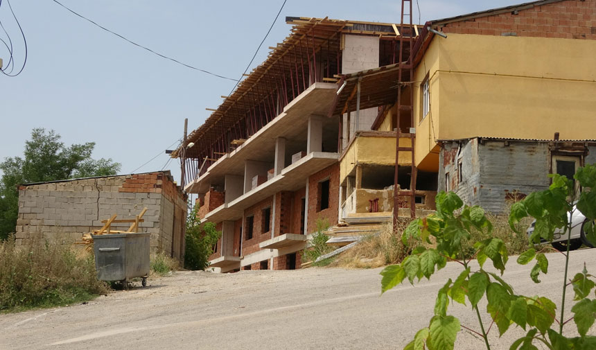 Bayburt Kalesinin Onune Yapilan Bina Tepki Cekiyor5