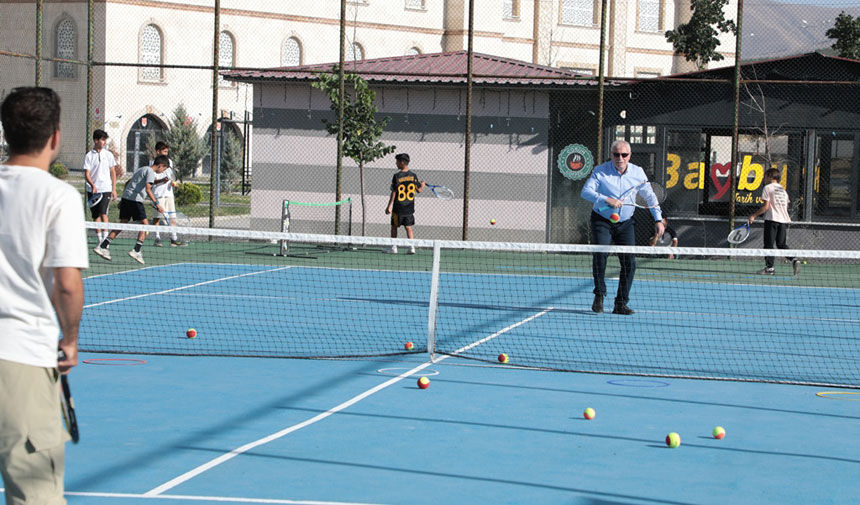 Bayburtun Tek Tenis Kortu Yenilendi1