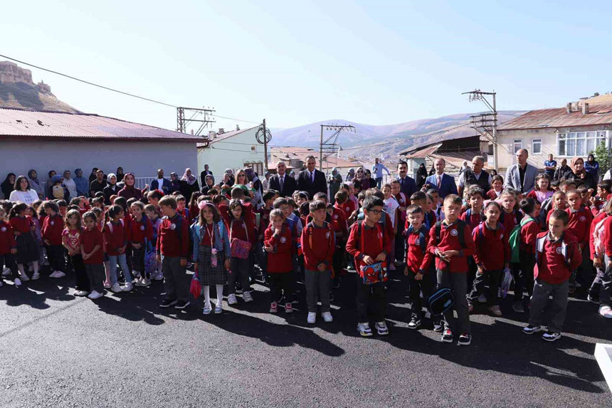 Yuzbasi Sehit Agah Ilkokulunda Yeni Egitim Yili Toreni1