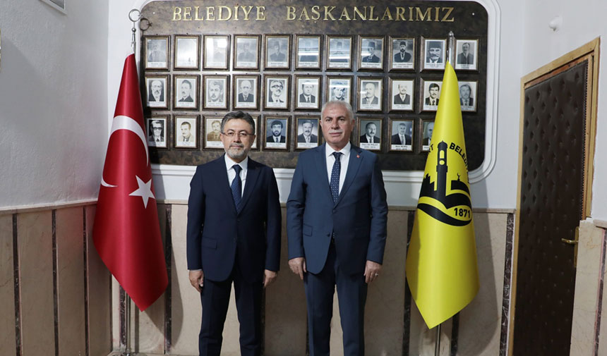 Bakan Yumaklidan Bayburt Belediyesine Ziyaret1