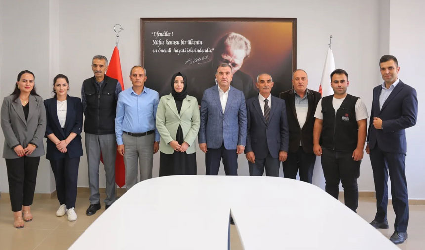 Bayburt Valisinden Kimlik Karti Basarisi Icin Personellere Odul