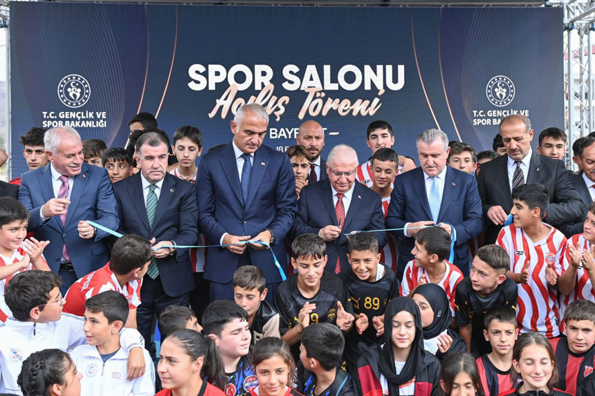Bayburta 4 Bin Kisilik Spor Salonunun Acilisi Yapildi11