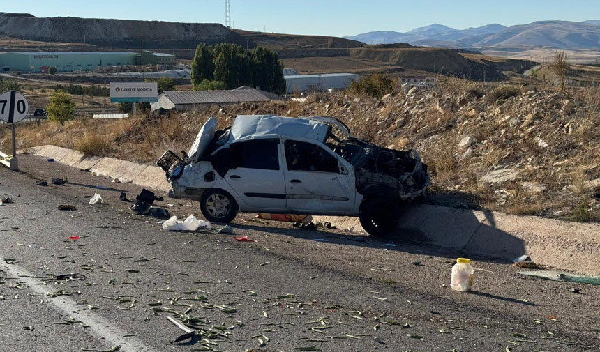 Bayburt Osb Onunde Feci Kaza Arac Surucusu Agir Yarali1