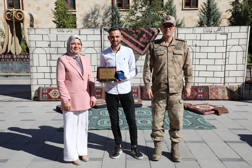 Bayburtta Yilin Ahisi 67 Yasindaki Ahsap Ustasi Osman Kodan5