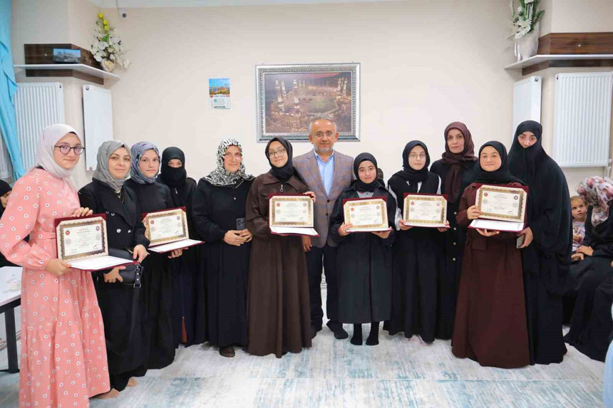 Bayburt Muftulugunde 11 Hafiza Belgeleri Verildi1