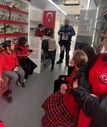 Bayburtta Gezici Kutuphane Koy Koy Dolasiyor1