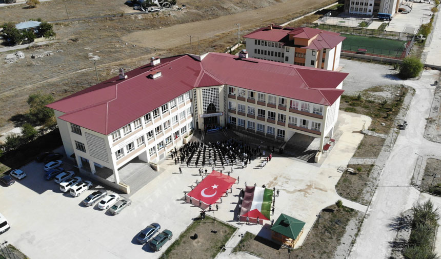 Bayburtta Ogrencilerden Filistin Ve Gazze Icin Sessiz Ciglik Eylemi3