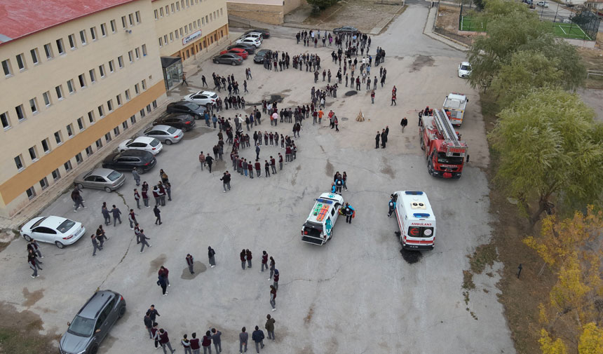 Bayburtta Ogrencilere Deprem Ve Yangin Egitimi3