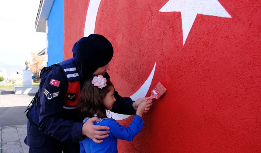 Bayburt Jandarmadan Ugrakli Ogrencilere Cumhuriyet Surprizi2