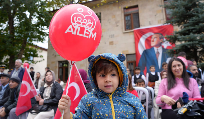 Bayburtta Cumhuriyetin 102 Yil Donumu Coskuyla Kutlandi1