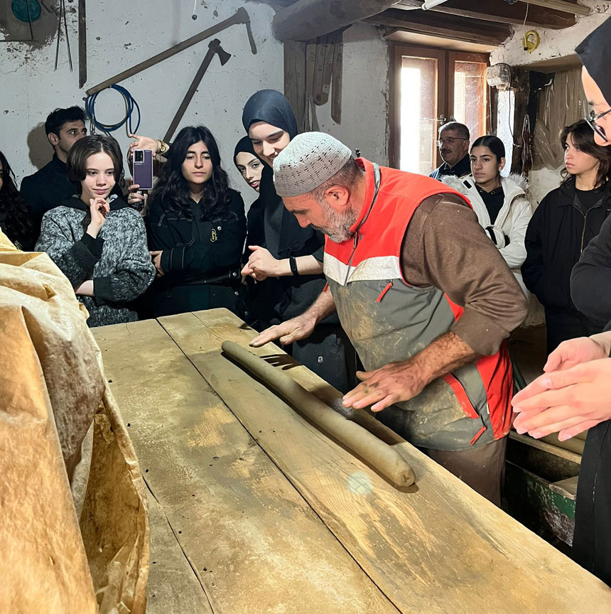Bayburtta Tarihin Isiginda Sanat Dersi Ogrenciler Tandir Yapimina Taniklik Etti1