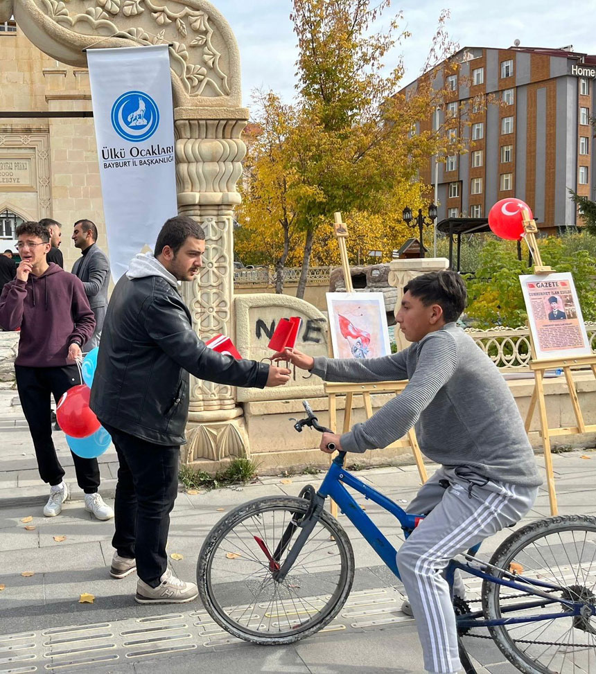 Bayburt Ulku Ocaklarindan Ataturk Temali Sergi Ve Hediye Dagitimi1-1