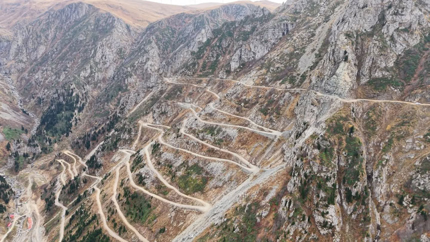 Derebasi Virajlarina Bolgenin Simgesi Kunye Tasi Dikildi3