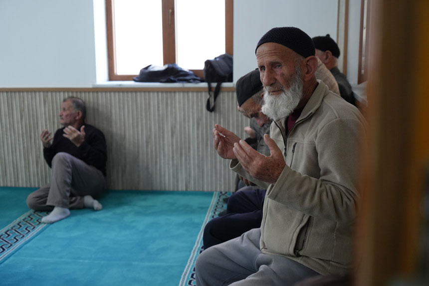 Yarim Asirlik Velisaban Camii Geleneksel Nakislarla Yenilendi1
