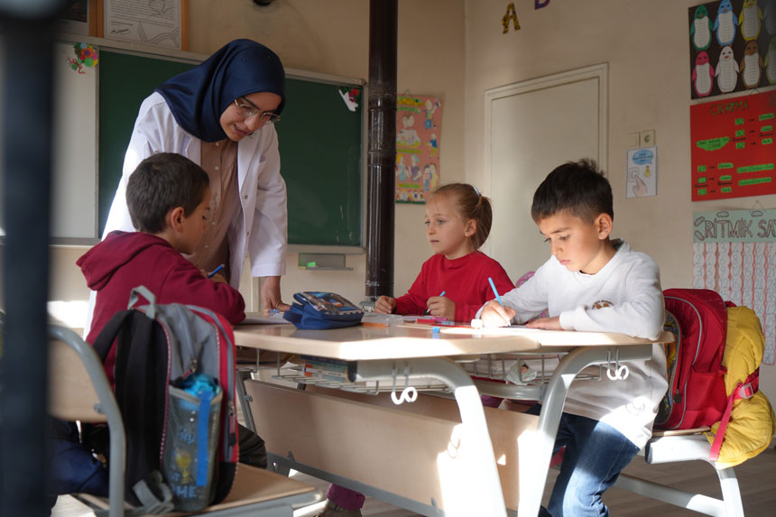 Yoncali Ile Gonul Koprusu Kurdu Koyun Hem Ogretmeni Hem Gelini3