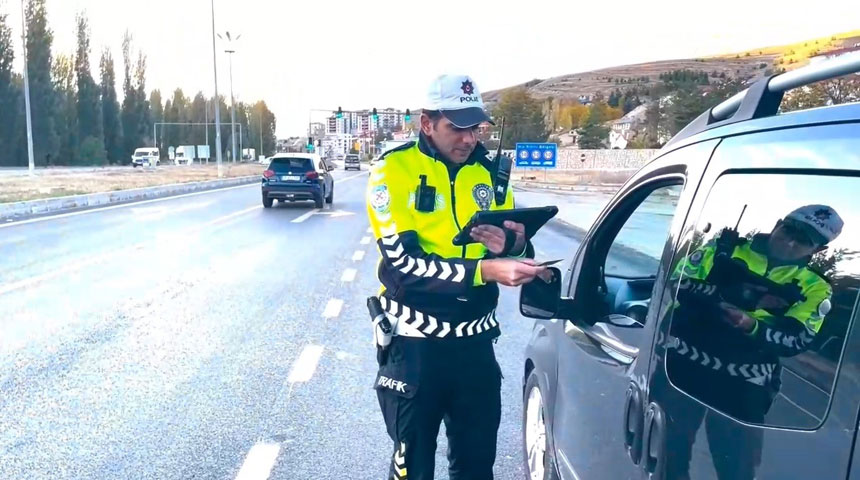Bayburtta Havadan Trafik Takibi Kirmizi Isik Ve Emniyet Kemeri Ihlalleri Ceza Getirdi1