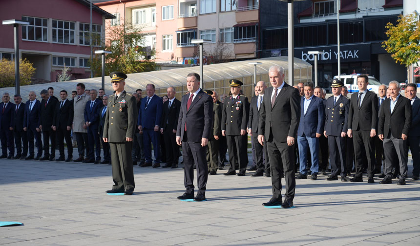 Ulu Onder Mustafa Kemal Ataturk Bayburtta Anildi2