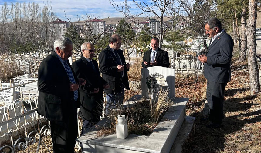 Bayburt Chp Ogretmen Il Baskanlarini Kabirleri Basinda Andi1