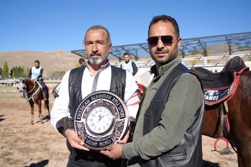 Balca Ve Albayrak Atli Spor Kulupleri Kiyasiya Mucadele Etti1